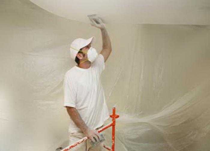 Счищать водостойкую водоэмульсионку с потолка то еще удовольствие